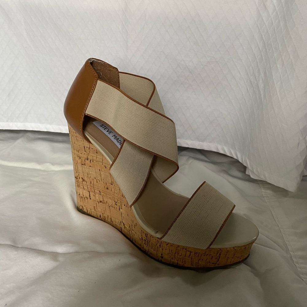 Steve Madden tan wedges